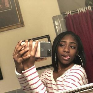 Meet your Posher, Ikevia